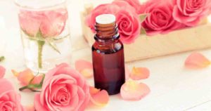 Lire la suite à propos de l’article Rose Absolute Oil Avantages et utilisations