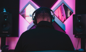 Lire la suite à propos de l’article Voici 4 raisons pour lesquelles vous devriez avoir un podcast, une chaîne Youtube ou une émission en ligne
